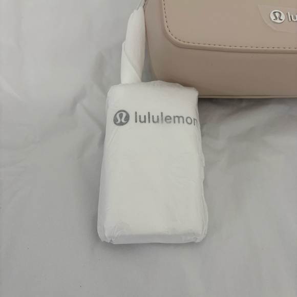 Lululemon | Everywhere Belt Bag Leather Alternative 1L | Cashew | NWT - Picture 9 of 12